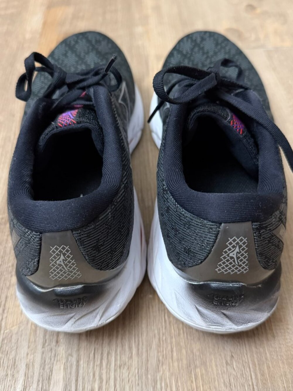 Mizuno Enerzy Wave Inspire 19 Running Tennis Women's Shoe Size 8.5 - Picture 3 of 4